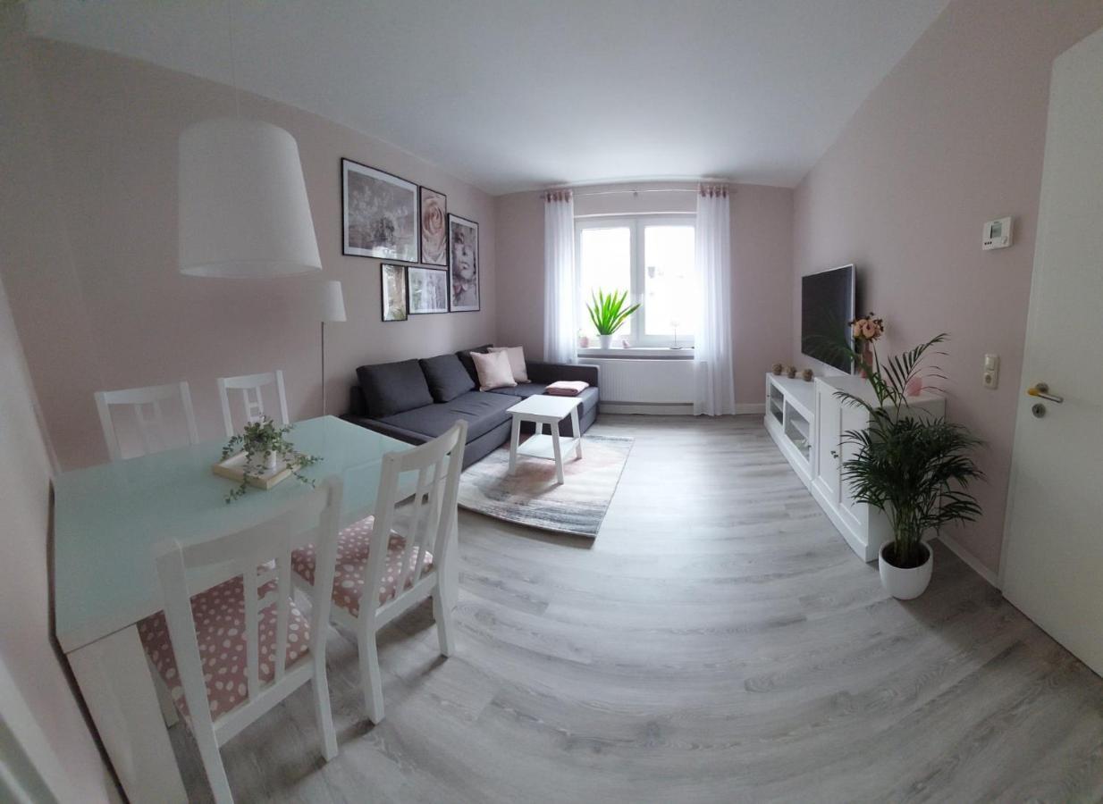 Helles Modern Eingerichtetes Apartment Halle  Екстер'єр фото