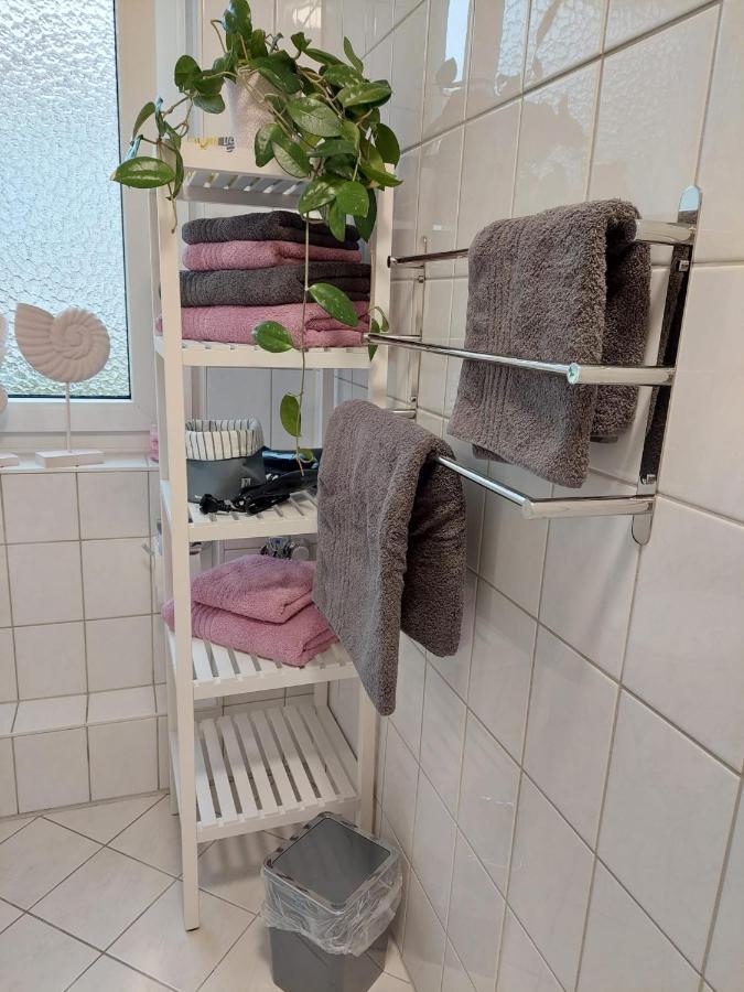 Helles Modern Eingerichtetes Apartment Halle  Екстер'єр фото
